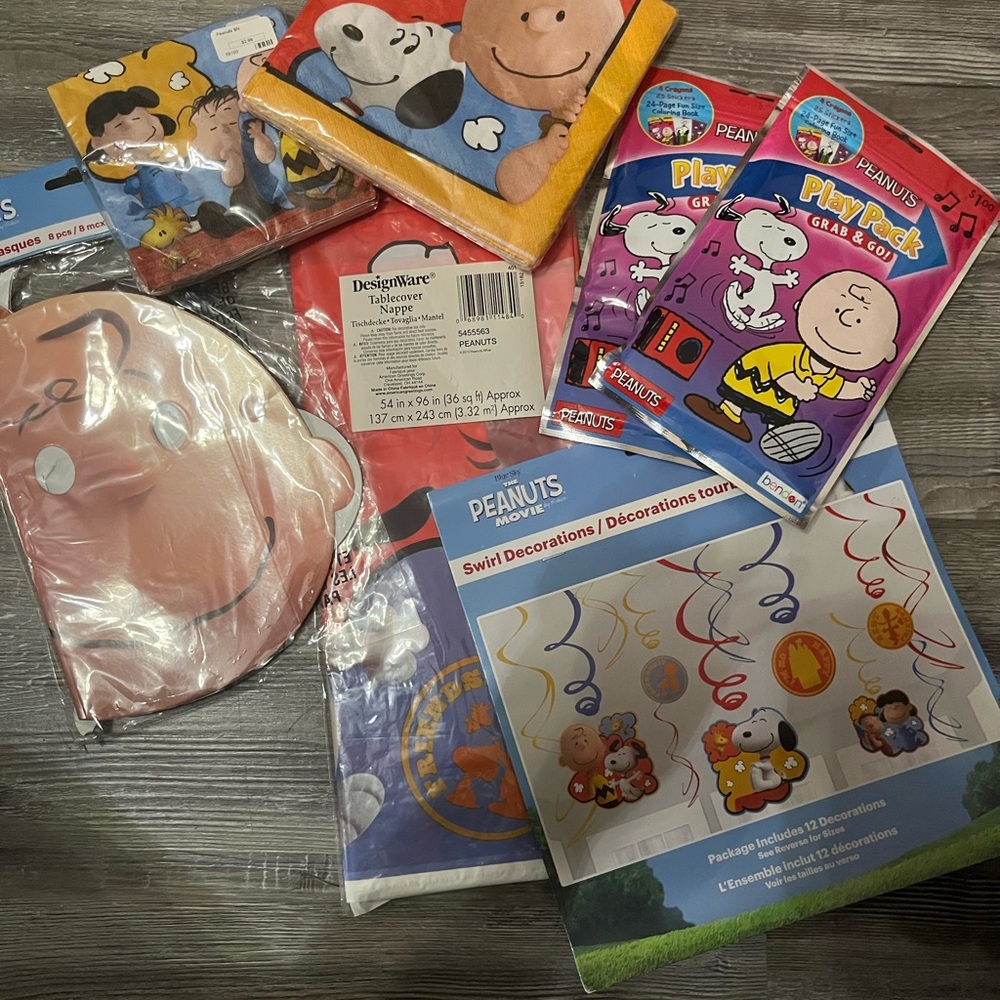 Peanuts Party Supplies Set - Red, Yellow, Blue